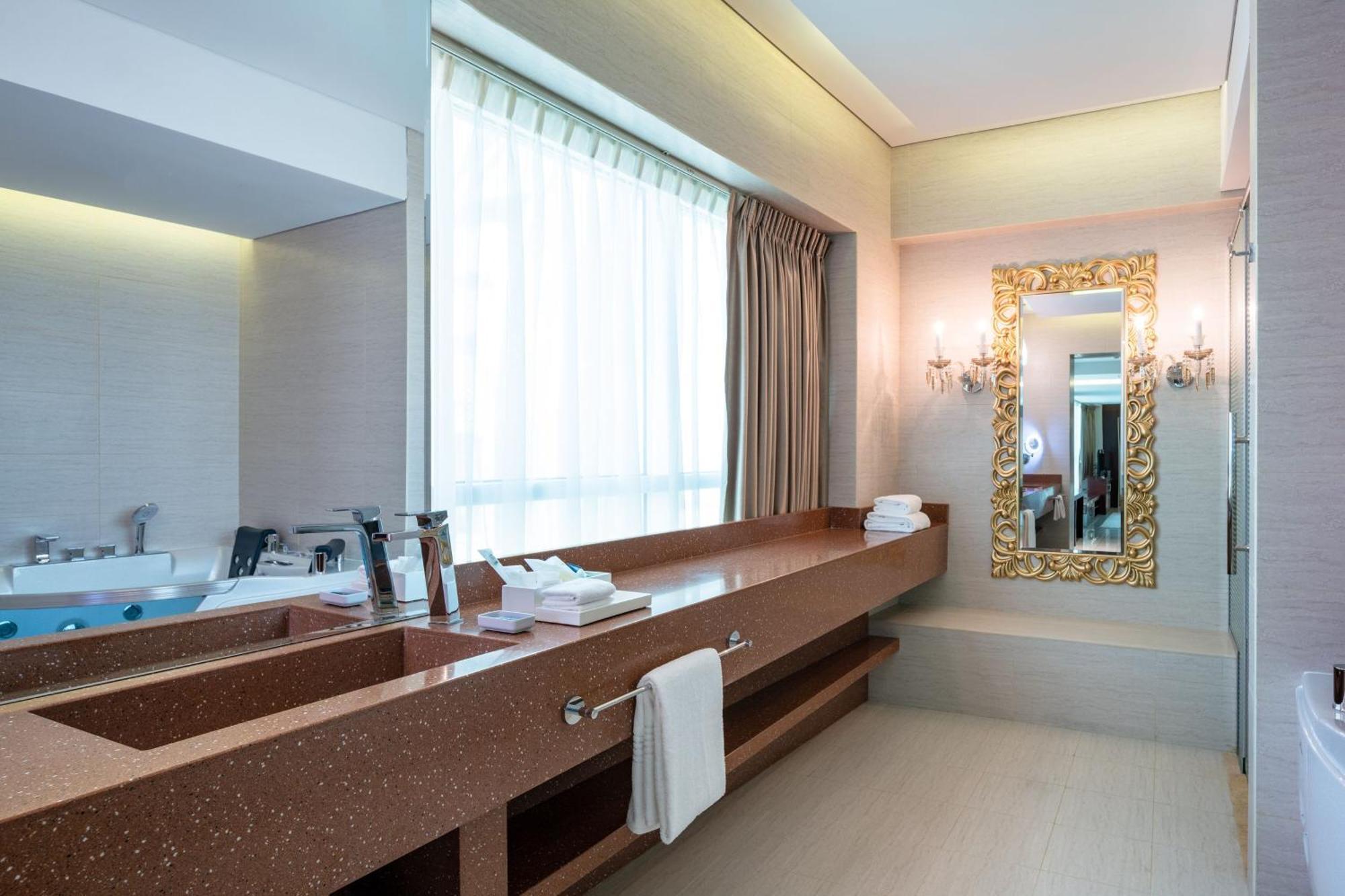 Four Points By Sheraton Sharjah Buitenkant foto